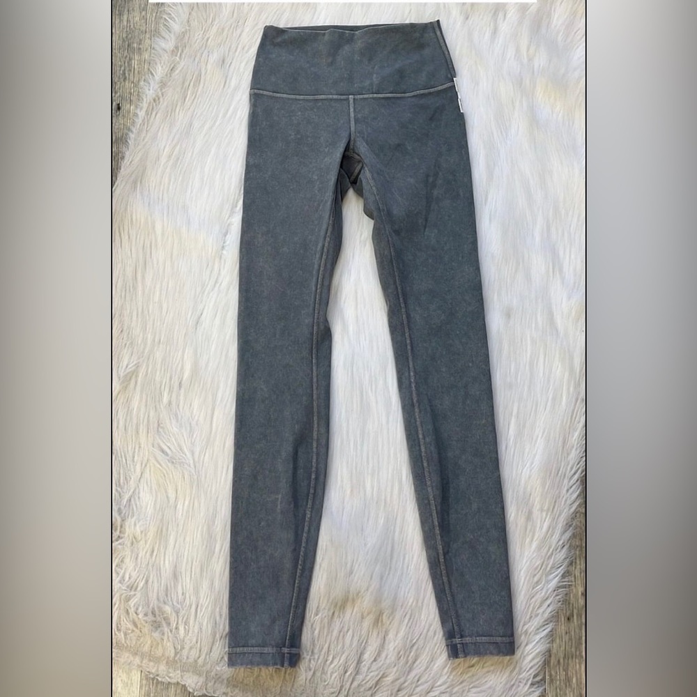 ( SOLD) Lululemon wunder wear leggings